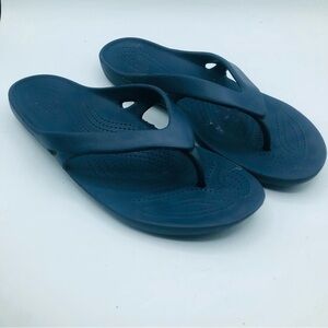 Crocs Classic Flip Flops Iconic Comfort Sandals Women's‎ 9 Navy Blue Nice!